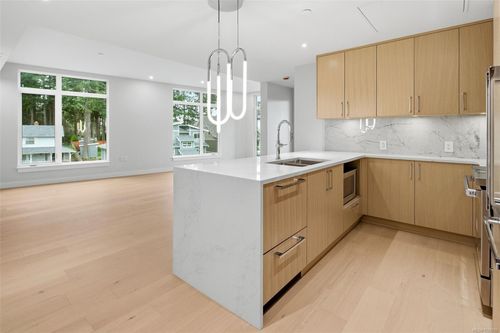 307-5229 Cordova Bay Rd, Saanich, BC, V8Y2L1 | Card Image