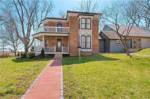 225 Groom St, Liberty, MO, 64068-2421 | Card Image