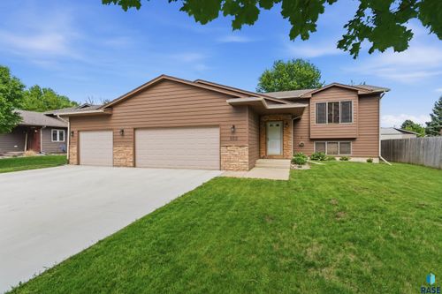 502 N Eastern Ave, Hartford, SD, 57033-2282 | Card Image