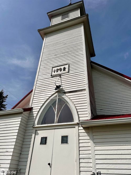 905 290th St, Britt, IA, 50423-8742 | Card Image