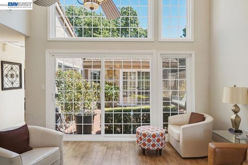 531 Jones Pl, Walnut Creek, CA, 94597-3141 | Card Image