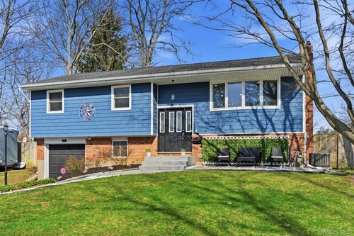 147 Jackson Ave S, Saint James, NY, 11780-2832 | Card Image