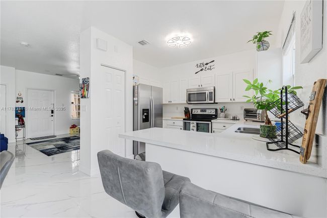 9369 Sw 221 St St, Townhouse with 2 bedrooms, 3 bathrooms and null parking in Cutler Bay FL | Image 14