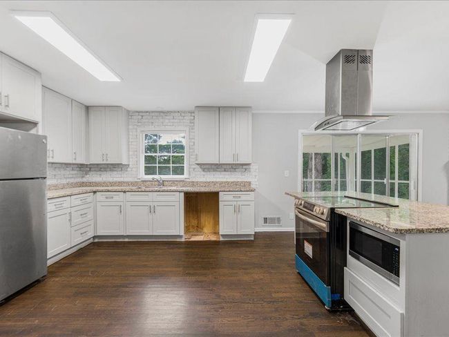 1110 Upper Hembree Rd, House other with 2 bedrooms, 2 bathrooms and null parking in Roswell GA | Image 13