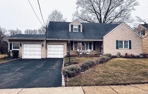 71 Home St, Malverne, NY, 11565-1822 | Card Image