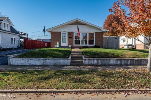 1233 Pine St, Kingsport, TN, 37664-2422 | Card Image