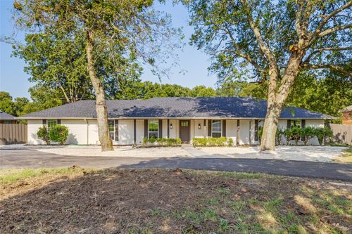 1900 Carriage Estates Rd, Sherman, TX, 75092-4413 | Card Image