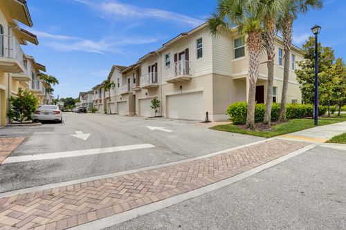 99 Palm Ln, Royal Palm Beach, FL, 33411-4509 | Card Image