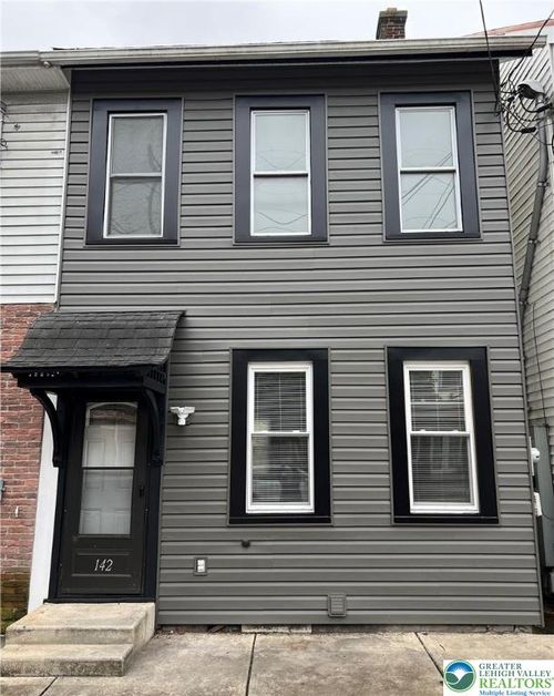 142 Front St, CATASAUQUA, PA, 18032-1942 | Card Image