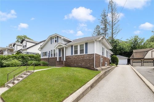 107 Meadow Rd, Woonsocket, RI, 02895-1924 | Card Image