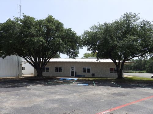 2005 Tile Factory Rd, Palestine, TX, 75801-2282 | Card Image