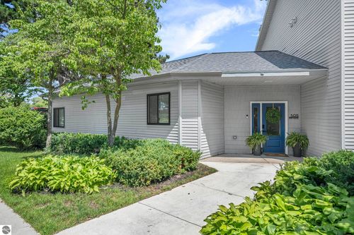 505 Riverine Dr, Traverse City, MI, 49684-3271 | Card Image