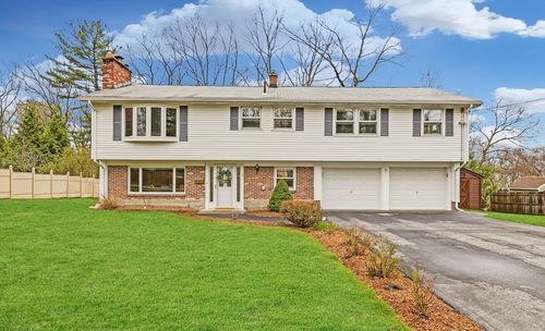 5 Currier Dr, Framingham, MA, 01701-3622 | Card Image