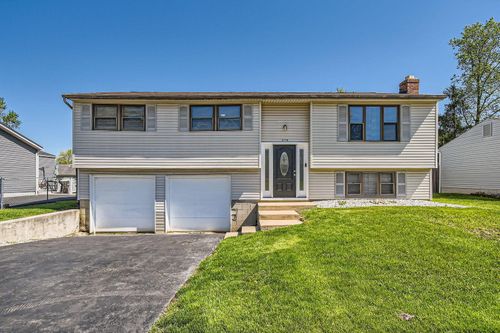 8790 Crestwater Dr, Galloway, OH, 43119-9478 | Card Image