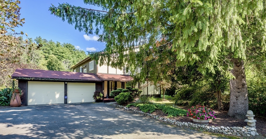 Long Plain Rd, Leverett, MA 01054