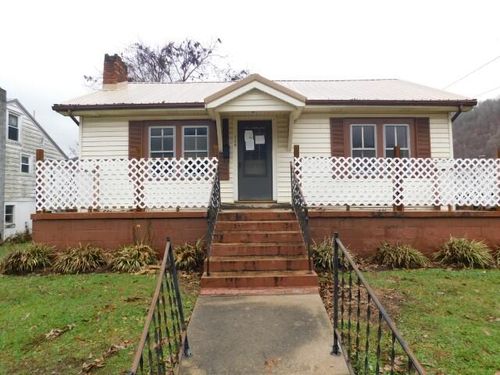 128 Oak St, Pineville, KY, 40977-1628 | Card Image