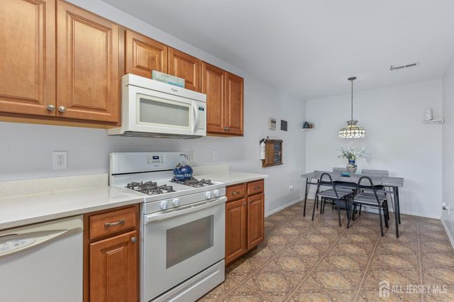 54 Kensington Dr, Townhouse with 3 bedrooms, 2 bathrooms and null parking in Piscataway NJ | Image 8