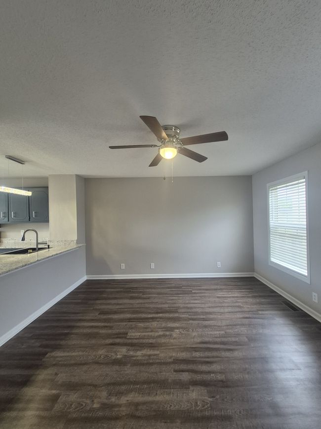 200 Tree Line Dr, Condo with 2 bedrooms, 2 bathrooms and 2 parking in Oak Grove KY | Image 4