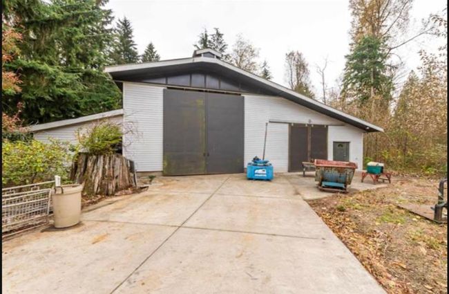 10048 Stave Lake Street, House other with 3 bedrooms, 2 bathrooms and 20 parking in Mission BC | Image 2