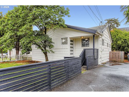 4214 Ne Highland Ct, Portland, OR, 97218-1377 | Card Image