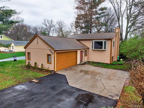 8360 Arlis St, Commerce Township, MI, 48382-4504 | Card Image