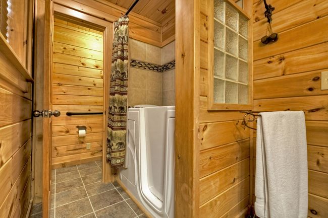 48 Logan Dr, Home with 3 bedrooms, 3 bathrooms and null parking in Mineral Bluff GA | Image 30