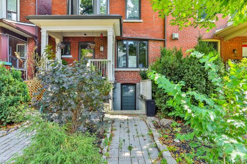 lower-35 Yarmouth Gdns, Toronto, ON, M6G1W3 | Card Image