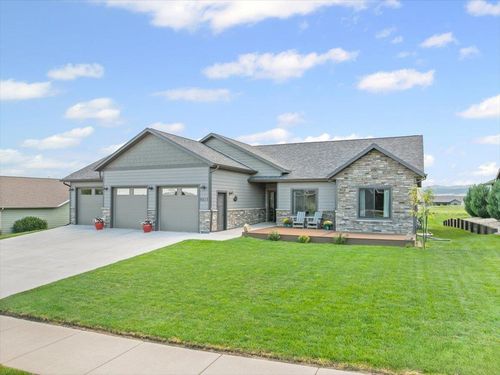 8013 Brooks Loop, Spearfish, SD, 57783-6307 | Card Image