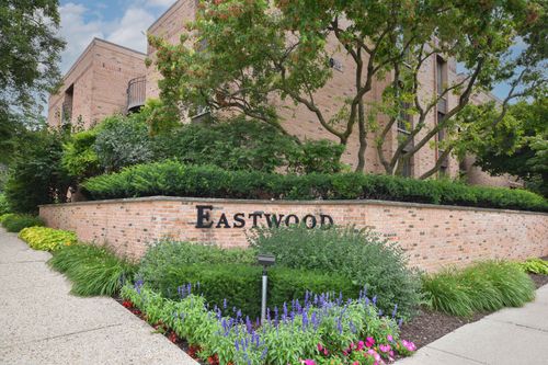 3838 N Oakland Ave, Shorewood, WI, 53211-2258 | Card Image