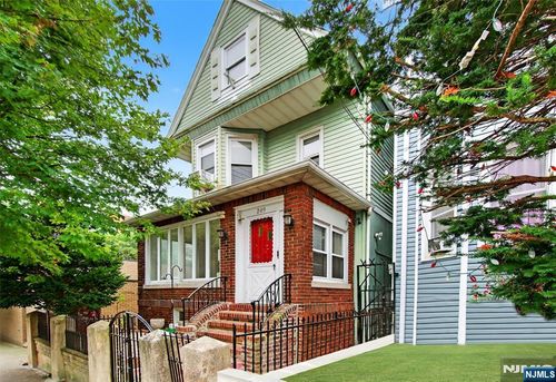 209 50th St, West New York, NJ, 07093-5207 | Card Image