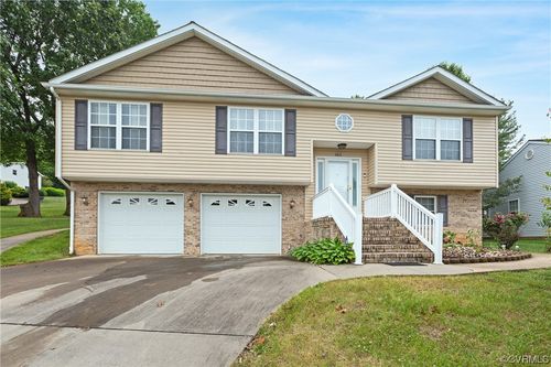 683 Alextine Dr, STAUNTON, VA, 24401-4824 | Card Image