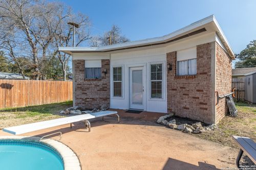 221 Cloudmont Dr, Windcrest, TX, 78239-1902 | Card Image