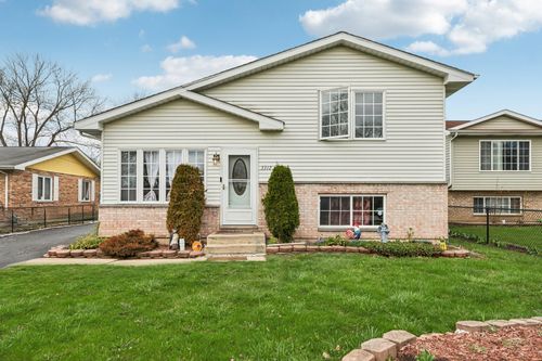3312 Gilboa Ave, Zion, IL, 60099-3517 | Card Image