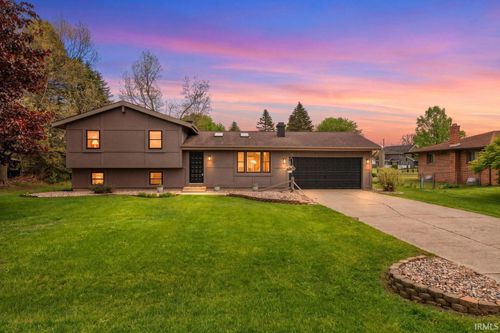 55944 Buckeye Road, Mishawaka, IN, 46545-7917 | Card Image