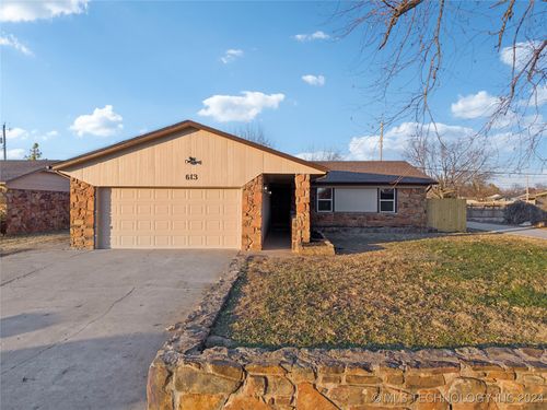 613 W Antigua Drive, Sand Springs, OK, 74063 | Card Image