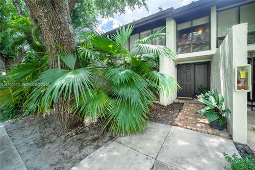 283d-19212 Ne 25th Ave, Miami, FL, 33180-3218 | Card Image
