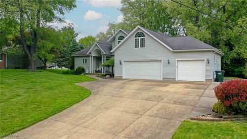 729 Norton Dr, Tallmadge, OH, 44278-2935 | Card Image