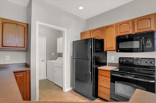 10905 Lemongrass Dr, Condo with 2 bedrooms, 3 bathrooms and null parking in Zionsville IN | Image 15