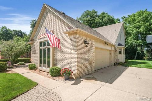1114 Joshua Dr, Troy, MI, 48098-6507 | Card Image