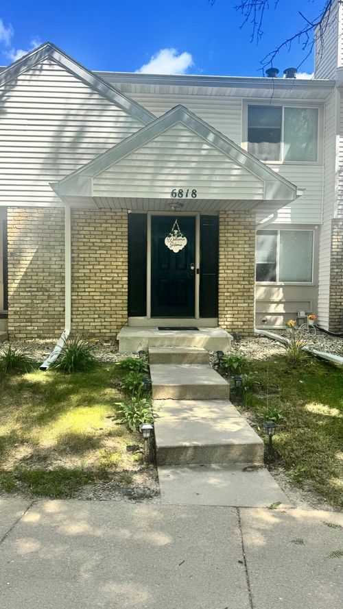 6818 Park Ridge Dr, Madison, WI, 53719-2220 | Card Image