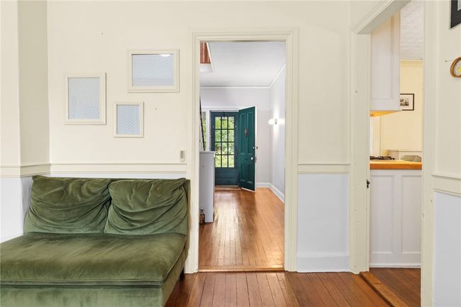 Living Room (Dining Room) | Image 17