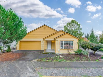 15038 Se Elm Park Dr, House other with 3 bedrooms, 2 bathrooms and 2 parking in Clackamas OR | Image 1