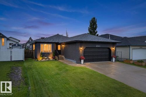6741 162a Ave Nw, Edmonton, AB, T5Z3C6 | Card Image