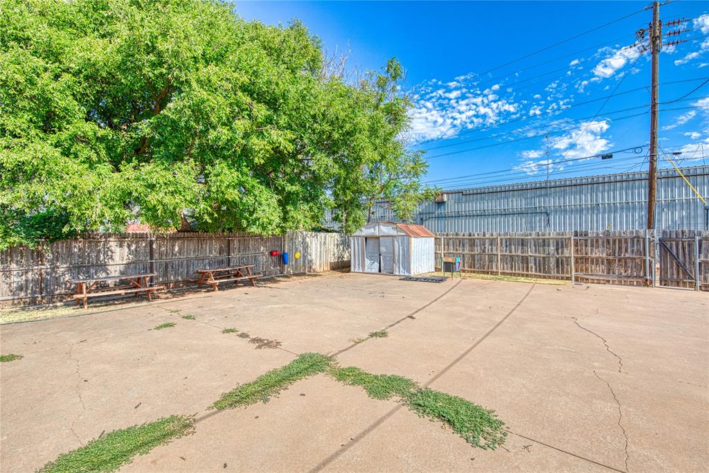 1711 W Broadway Ave, Elk City, OK 73644