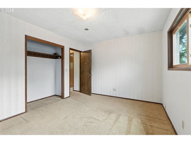1425 Se 9 Th St, House other with 6 bedrooms, 3 bathrooms and null parking in Gresham OR | Image 20