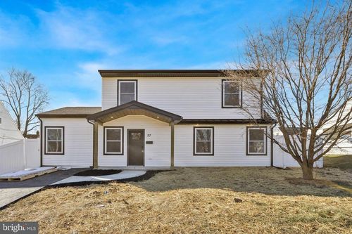 27 Almond Ln, Levittown, PA, 19055-1209 | Card Image