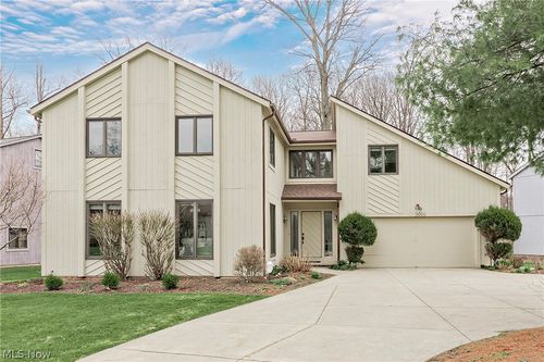 3999 Orangewood Dr, Beachwood, OH, 44122-7407 | Card Image