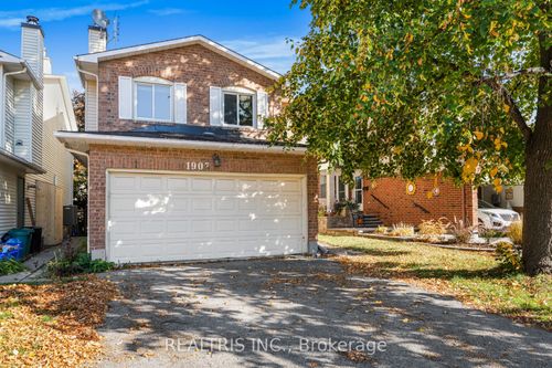 1905 Av Des Epinettes, Orleans, ON, K1C6P5 | Card Image