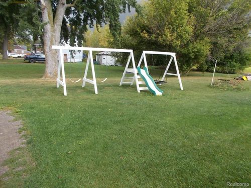 3752 Main St, Akron, MI, 48701-9701 | Card Image