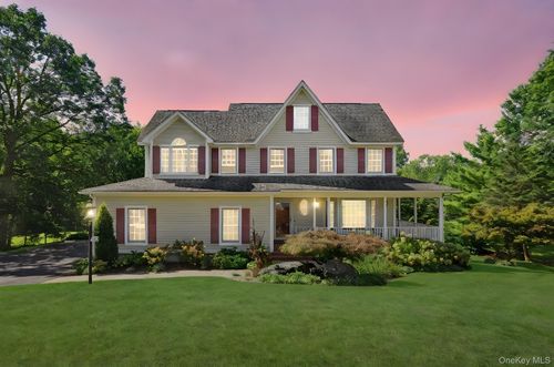6 Evergreen Dr, Wappingers Falls, NY, 12590-3200 | Card Image